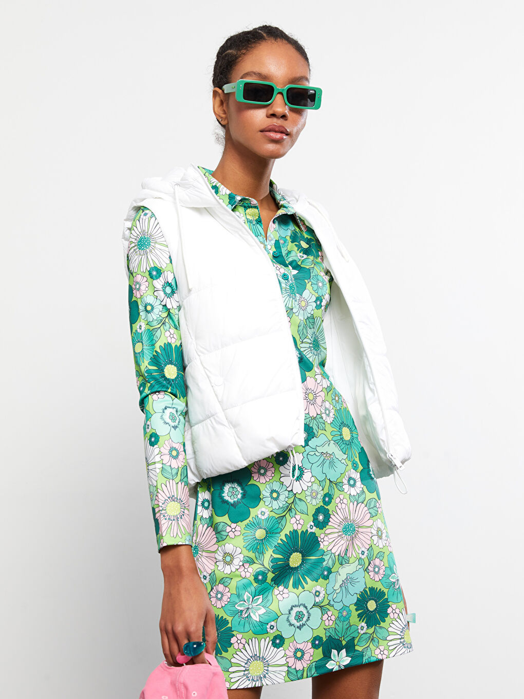 Beyaz Kapüşonlu Düz Cep Detaylı Kadın Şişme Yelek-4