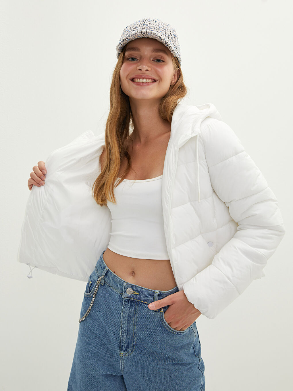 Beyaz Kapüşon Yaka Düz Cep Detaylı Kadın Şişme Mont-2