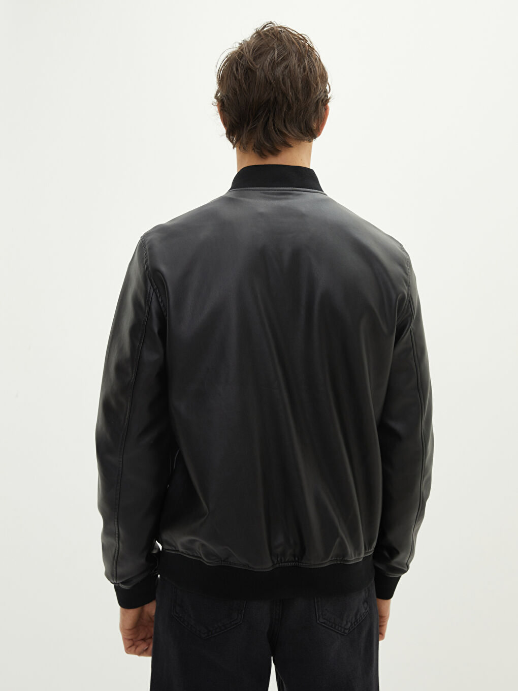 Siyah Standart Kalıp Kolej Yaka Erkek Deri Görünümlü Mont-4