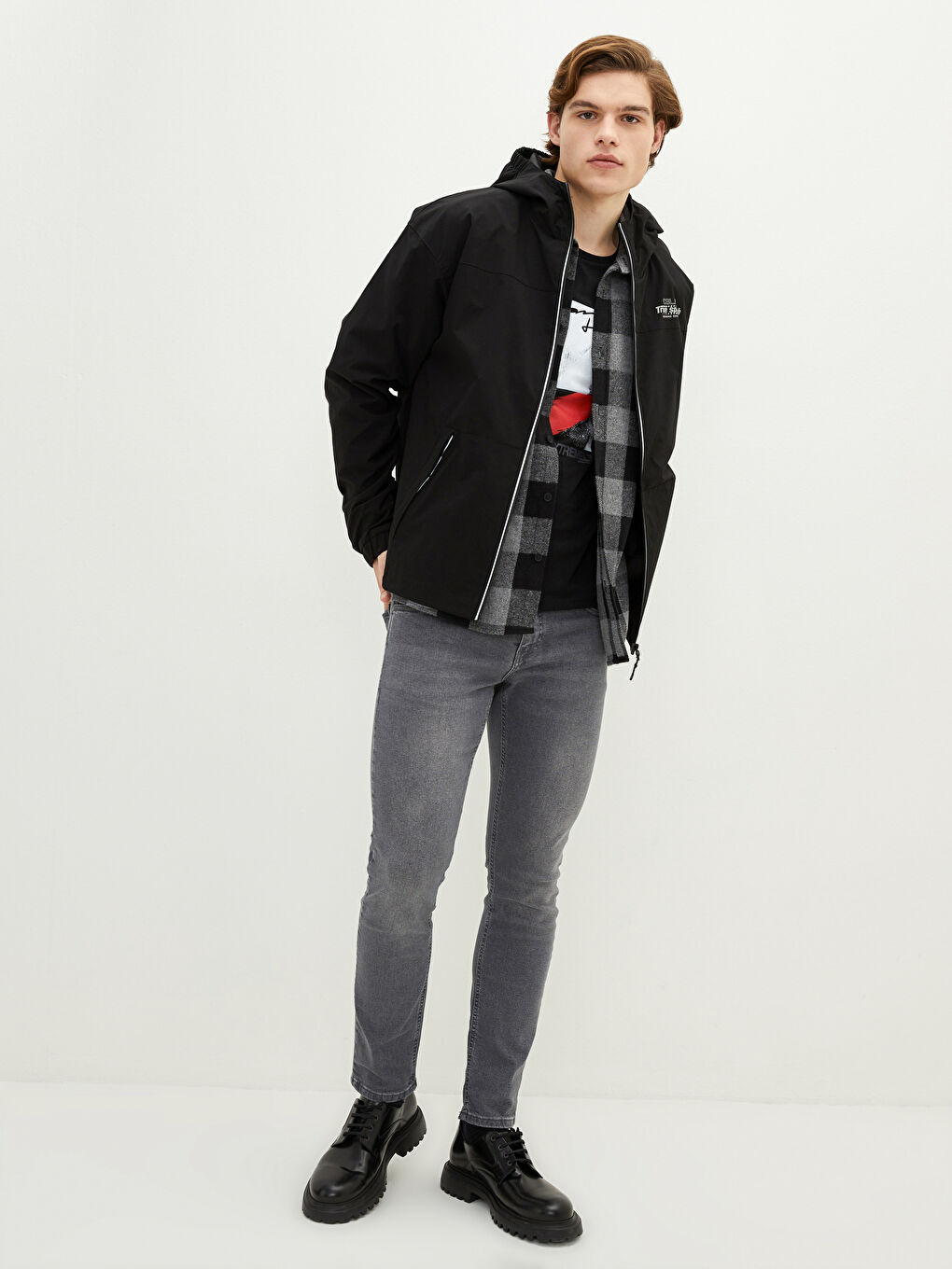 Siyah Rahat Kalıp Kapüşonlu Erkek Yağmurluk-1