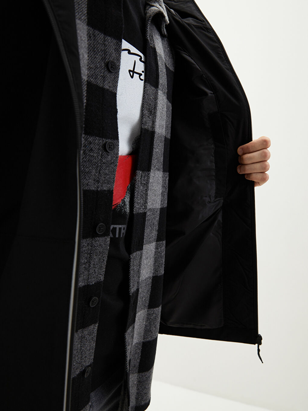 Siyah Rahat Kalıp Kapüşonlu Erkek Yağmurluk-2