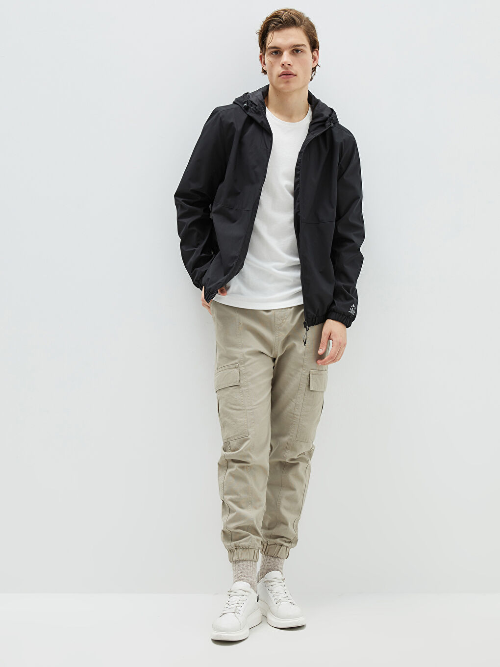LCW Casual Regulär Geschnittener, Dünner Regenmantel Für Herren Mit Kapuze -S21251Z8-CVL