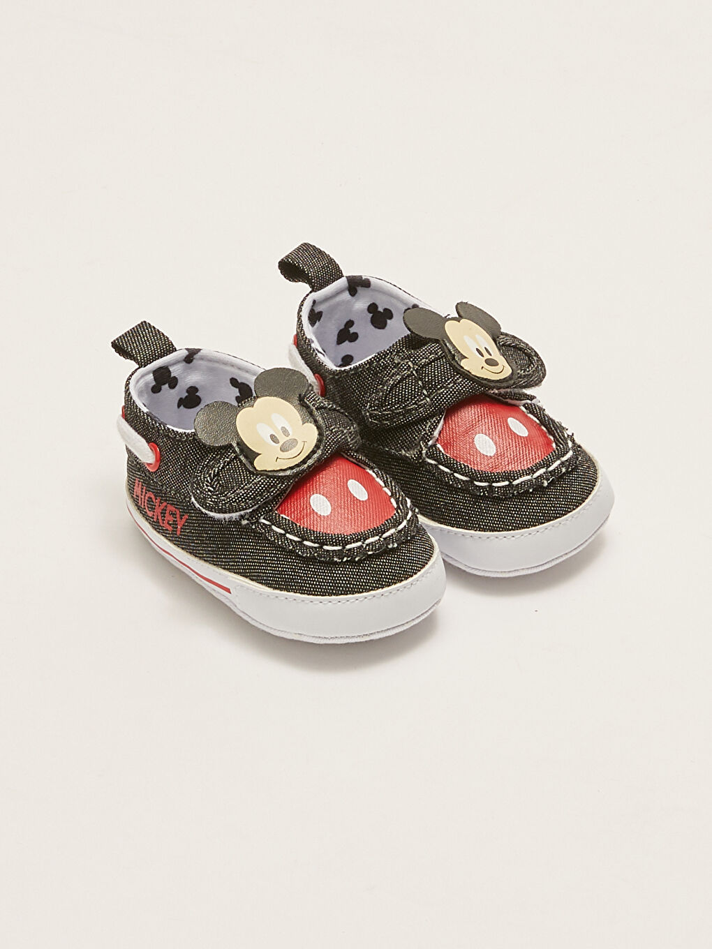 LCW STEPS Siyah Mickey Mouse Lisanslı Cırt Cırtlı Erkek Çocuk Yürüme Öncesi Ayakkabısı