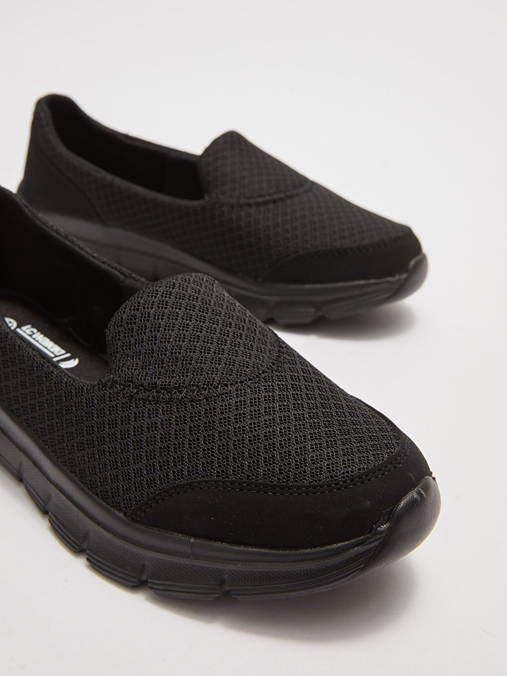 Әйелдерге арналған белсенді кроссовкалар-2