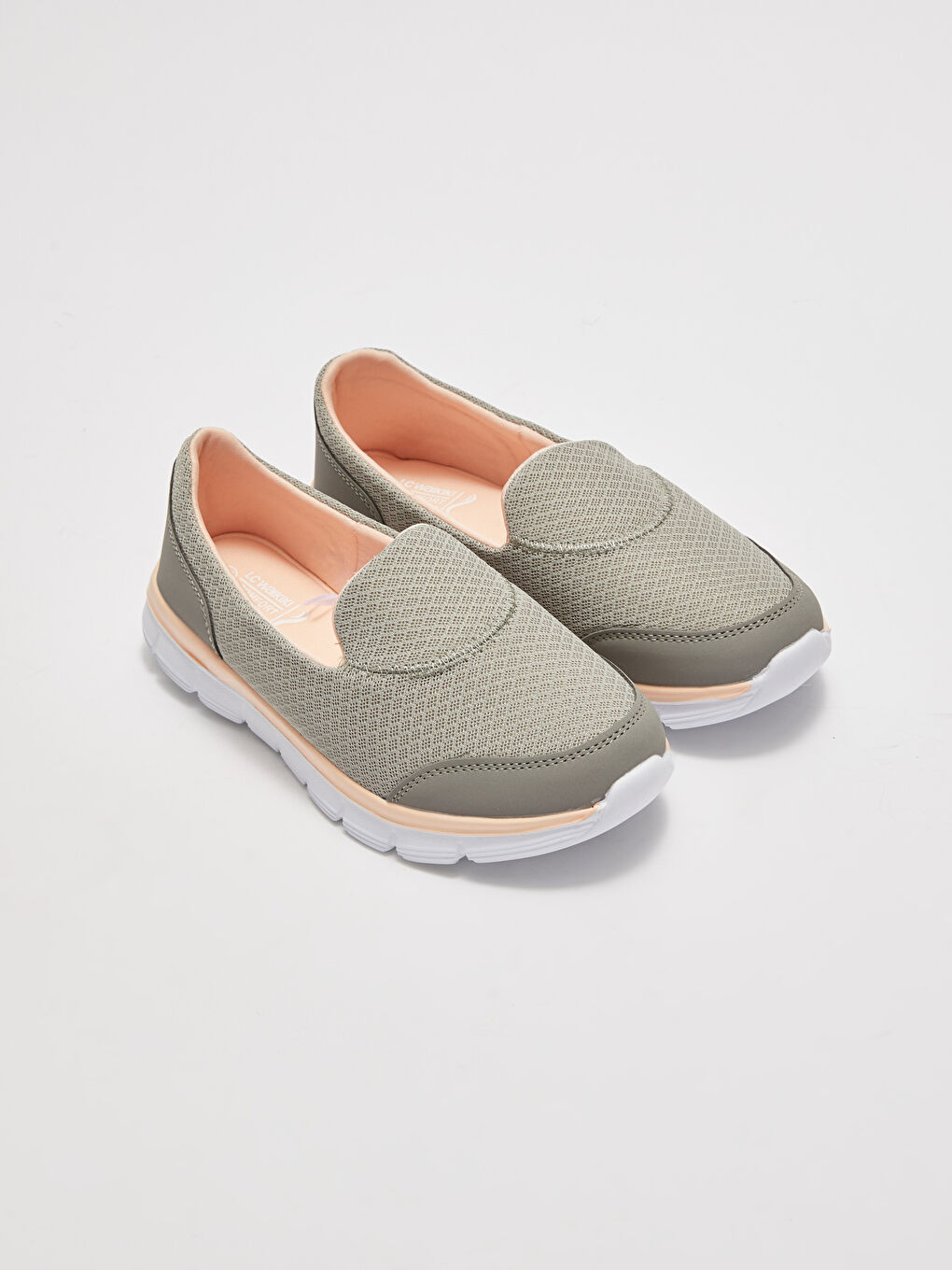 ჩაიცვი ქალებისთვის აქტიური სპორტული ფეხსაცმელი