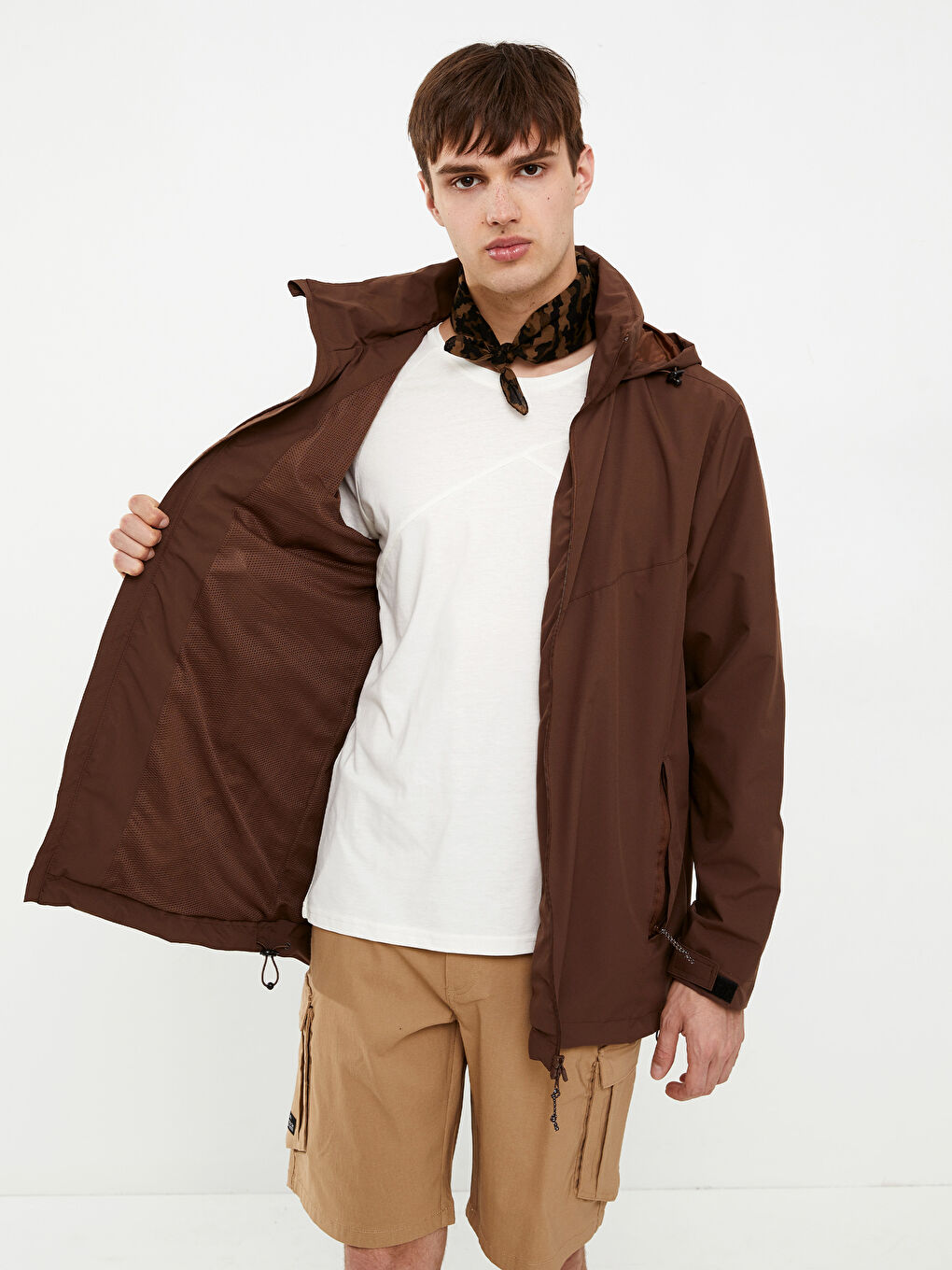Kahverengi Standart Kalıp Kapüşonlu Erkek Yağmurluk-1