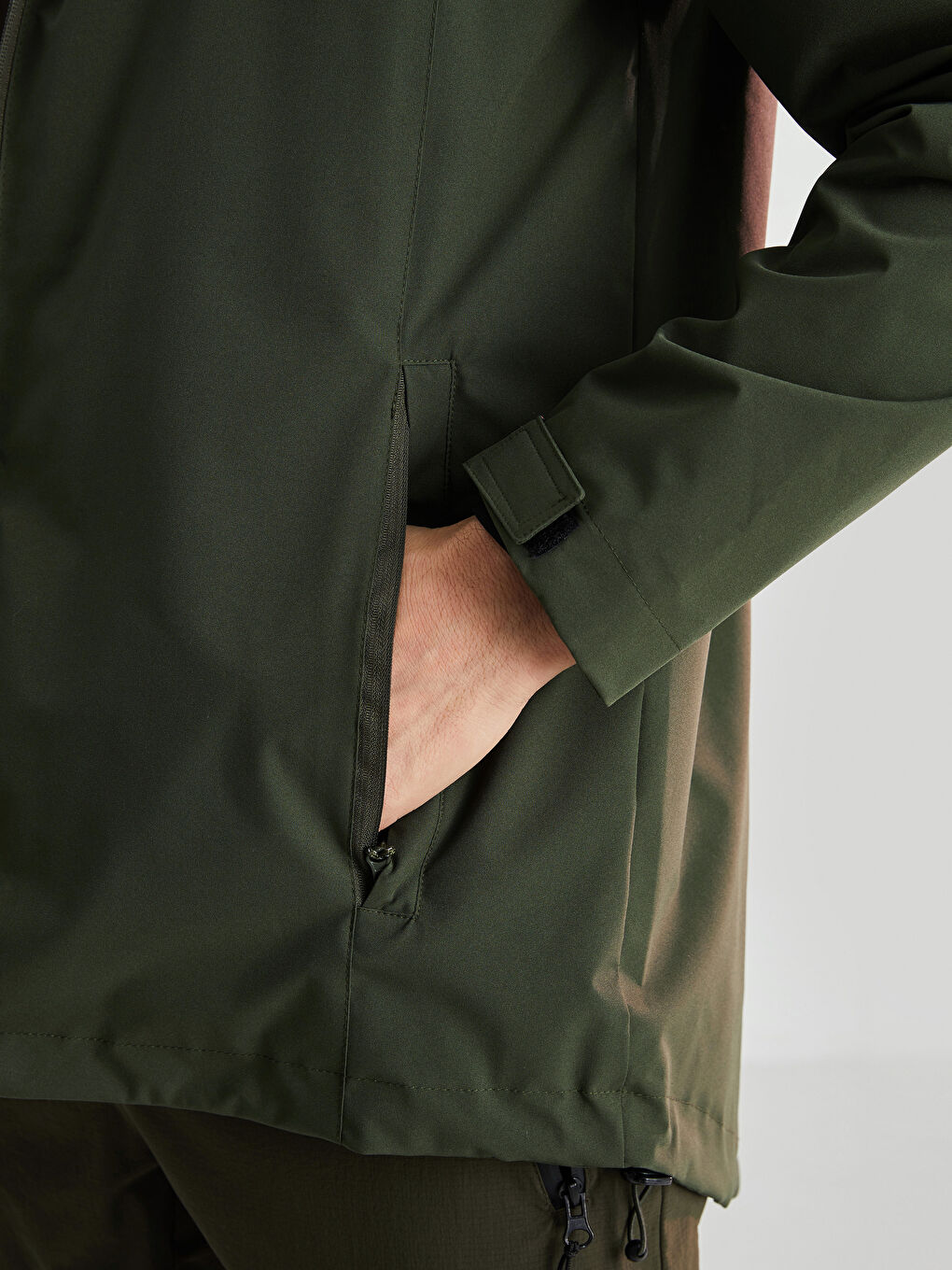 Haki Standart Kalıp Kapüşonlu Erkek Yağmurluk-2