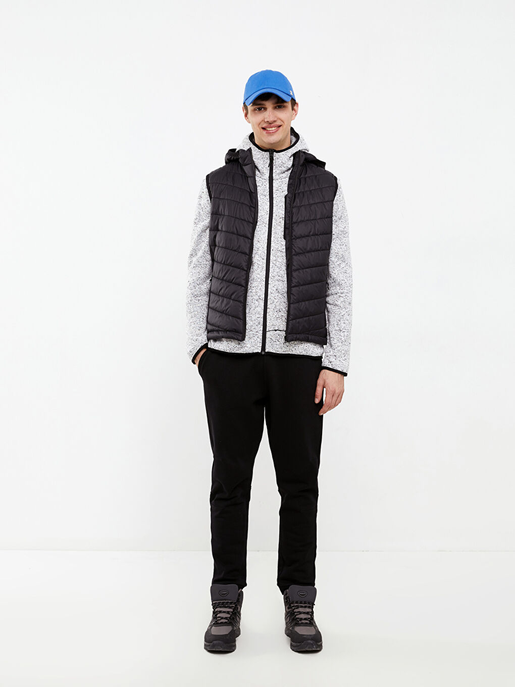 Siyah Standart Kalıp Kapüşonlu Erkek Yelek