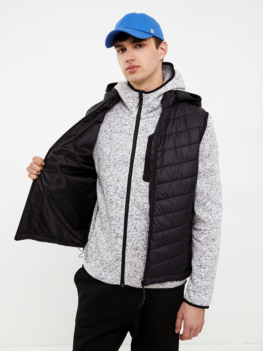 Siyah Standart Kalıp Kapüşonlu Erkek Yelek-2