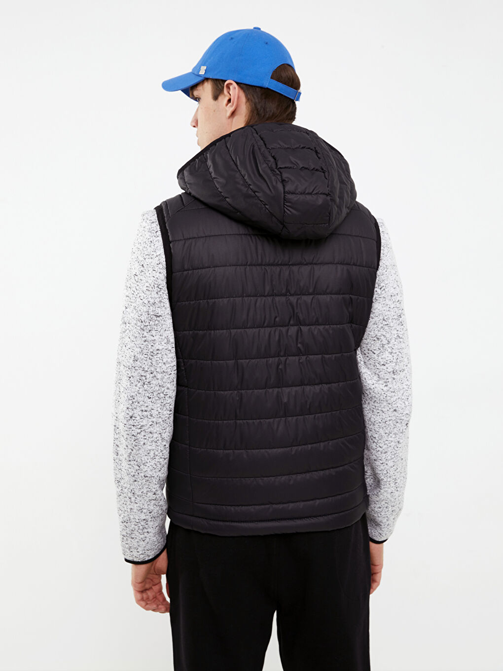 Siyah Standart Kalıp Kapüşonlu Erkek Yelek-4