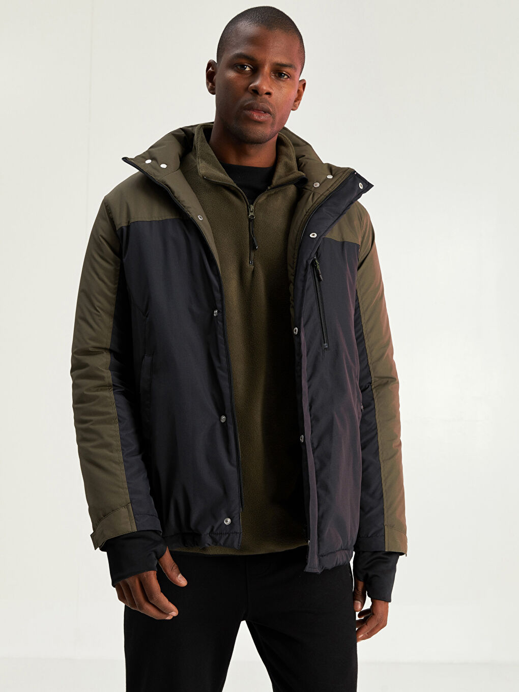 Siyah Standart Kalıp Kapüşonlu Kalın Erkek Mont-3