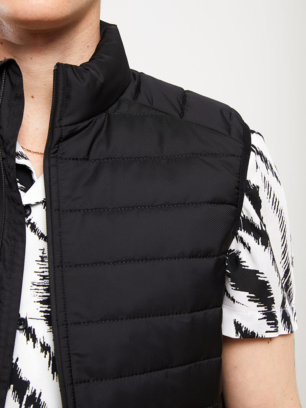 Siyah Slim Fit Dik Yaka Erkek Şişme Yelek-3