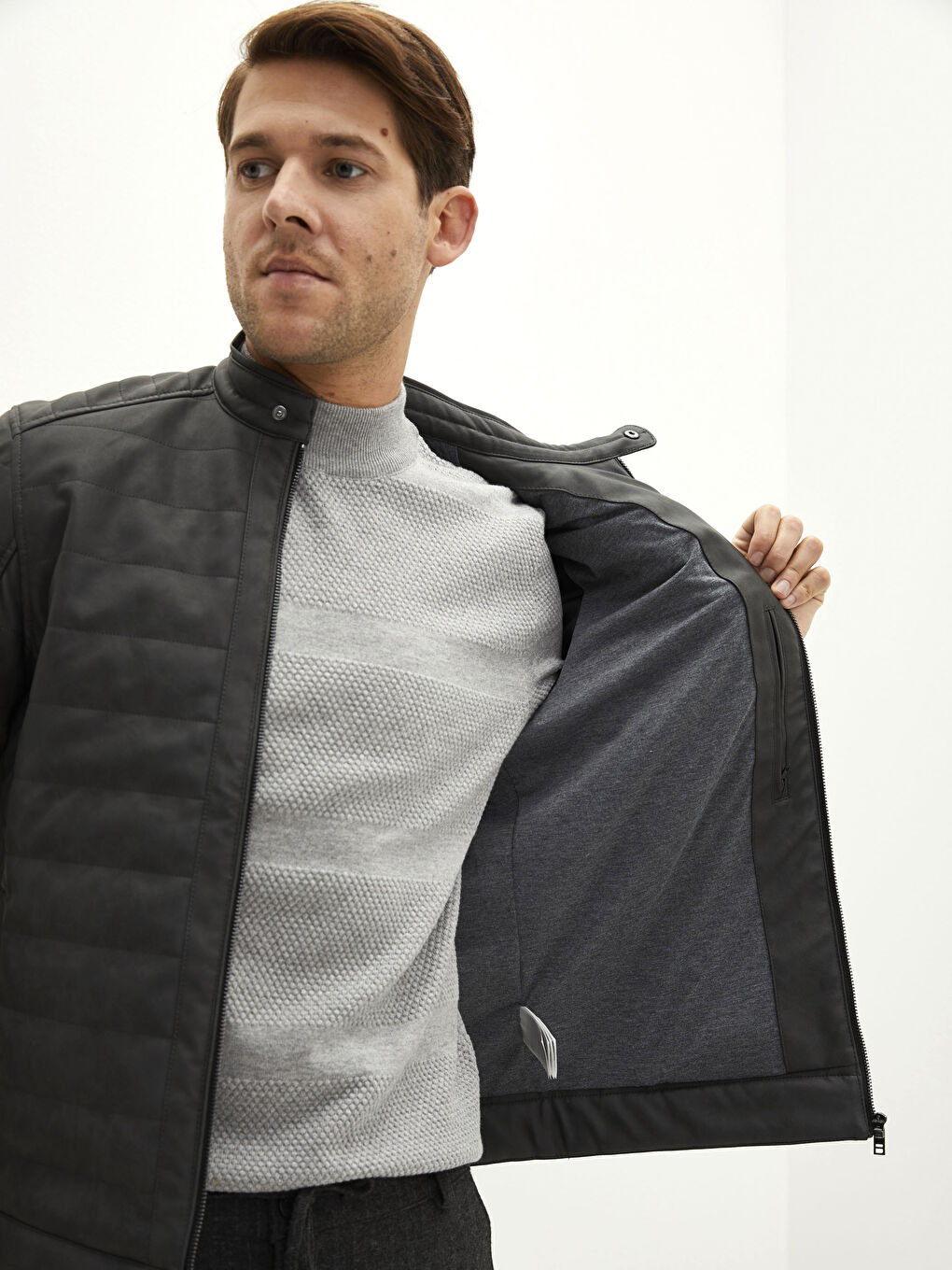 Пальто из искусственной кожи мужское приталенного кроя с байкерским воротником-2