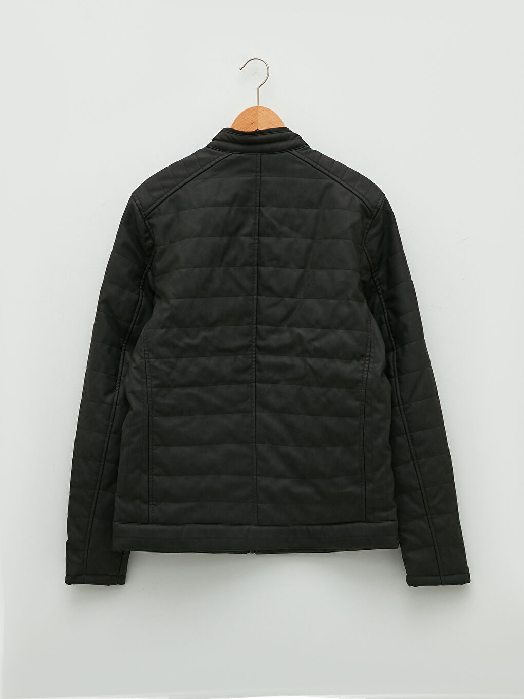 Пальто из искусственной кожи мужское приталенного кроя с байкерским воротником-6