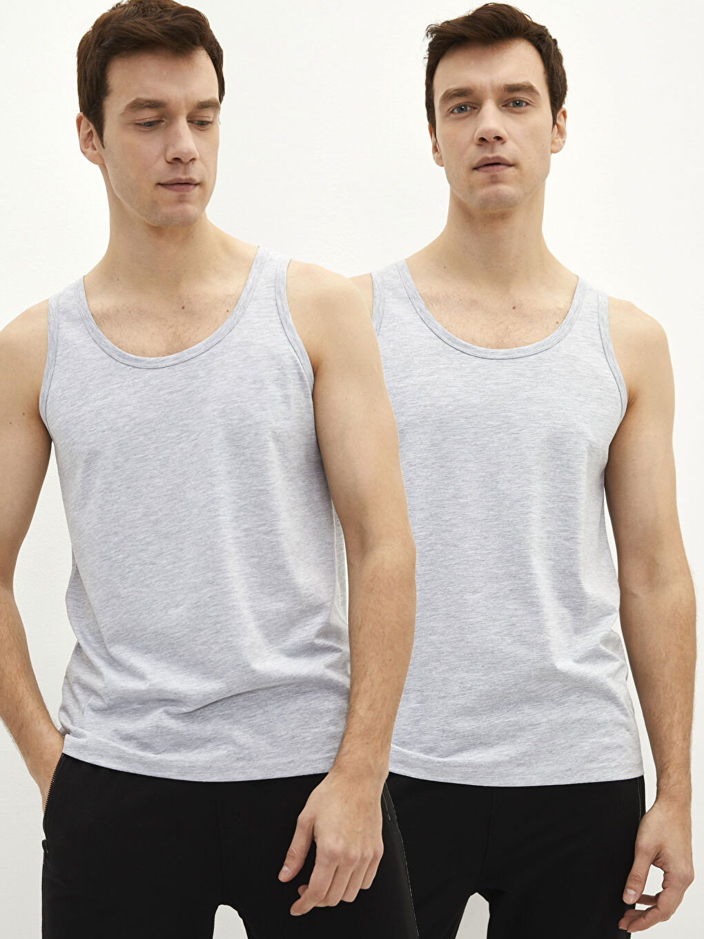 فيست رجالي قطن سادة بياقة حرف U - مجموعتين