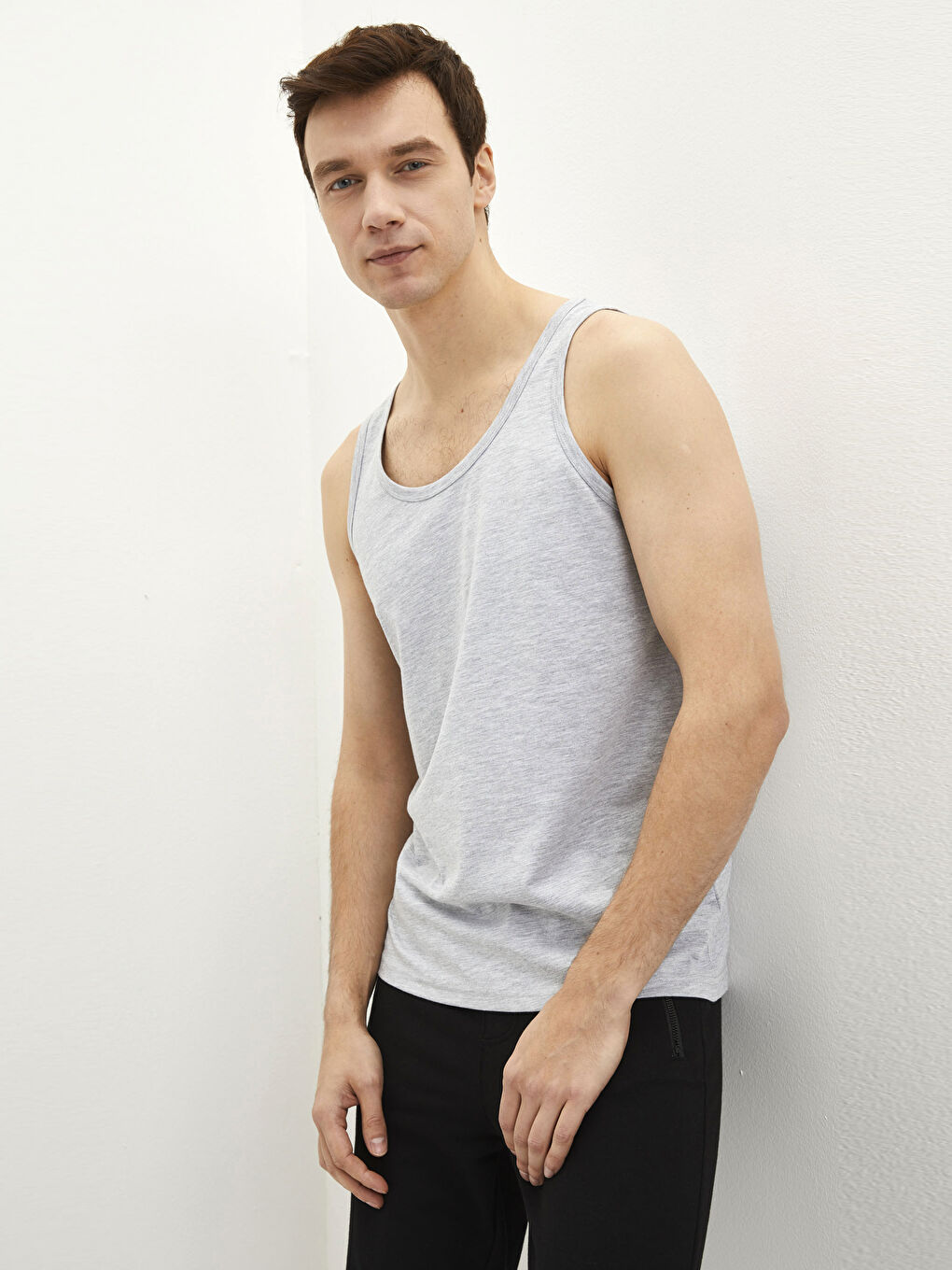 فيست رجالي قطن سادة بياقة حرف U - مجموعتين-1