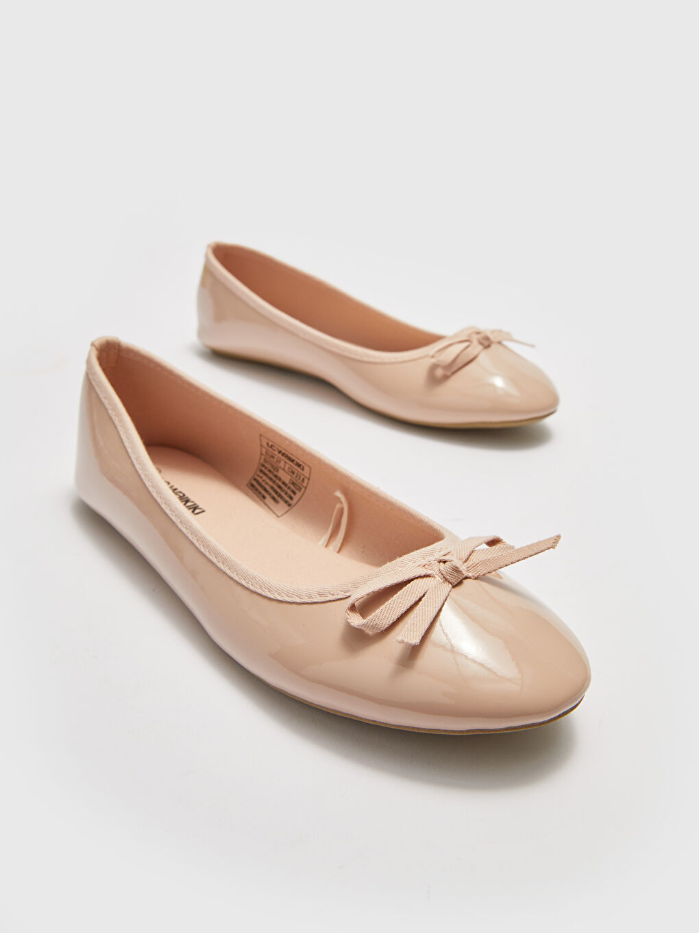 أحذية باليه مسطحة للنساء بتفاصيل فيونكة من الجلد الصناعي-2