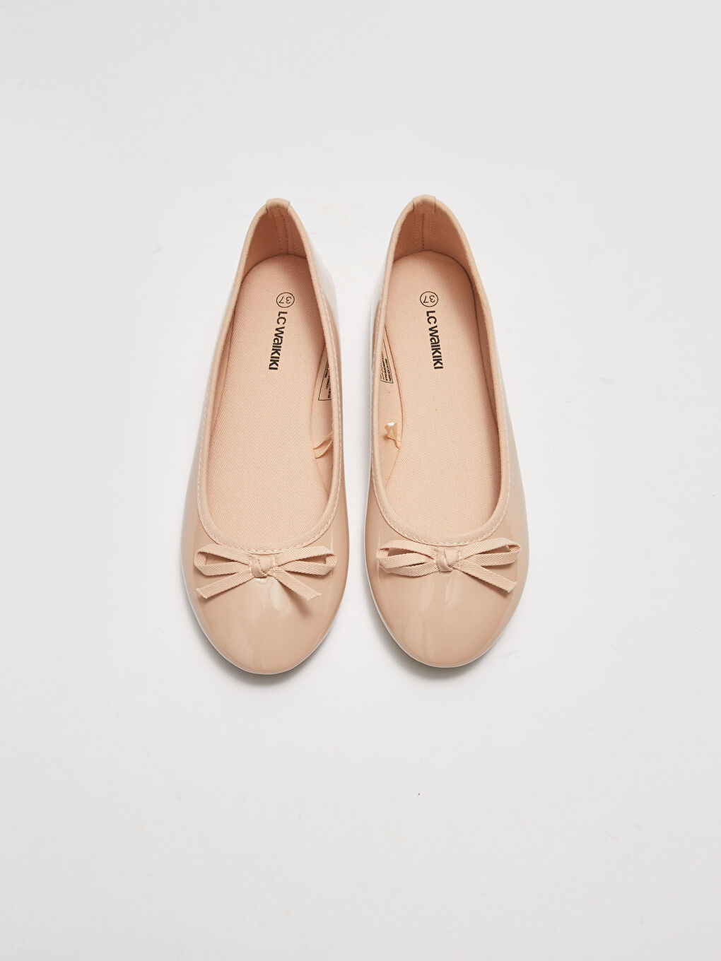 أحذية باليه مسطحة للنساء بتفاصيل فيونكة من الجلد الصناعي-5