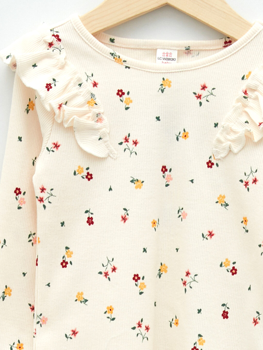 Ekru Fırfırlı Bisiklet Yaka Uzun Kollu Desenli Pamuklu Kız Bebek Tişört-2