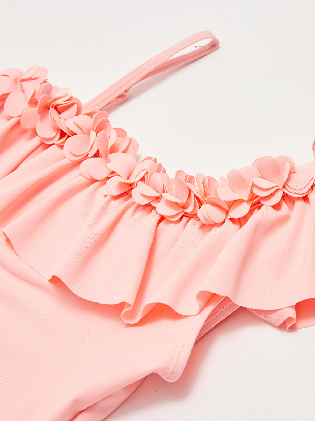 LCW Kids Ruffle Detailed Girl's Swimwear Made of Flexible Fabric -S21957Z4-CVH