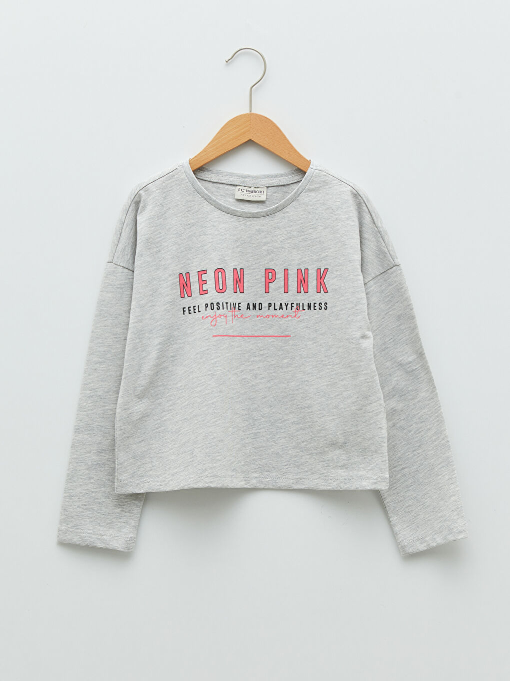 تيشيرت بناتي كم طويل مطبوع بحروف برقبة دائرية