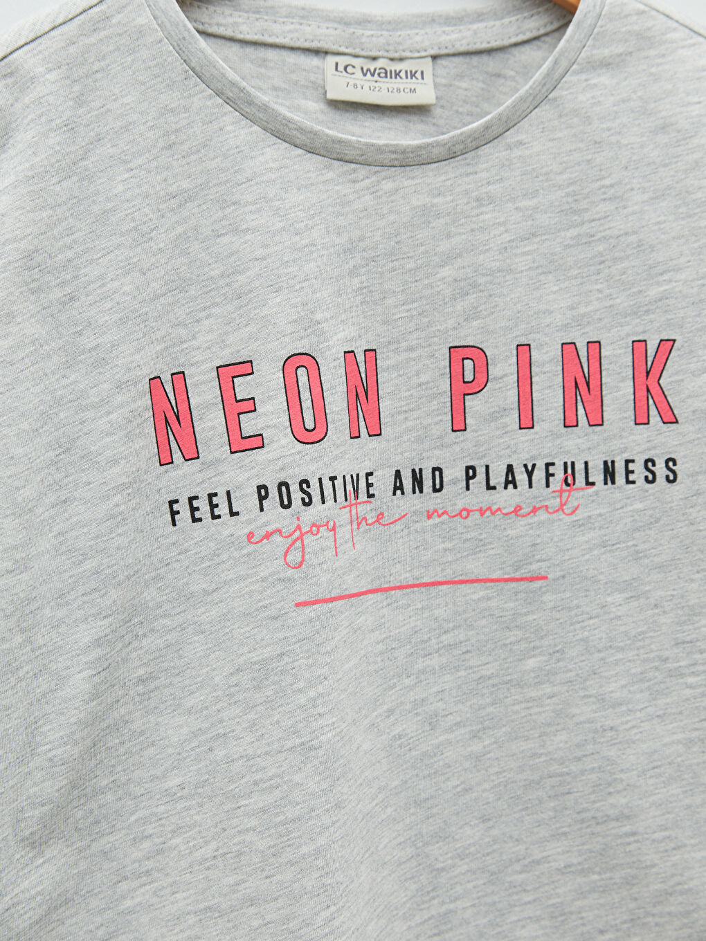 تيشيرت بناتي كم طويل مطبوع بحروف برقبة دائرية-2