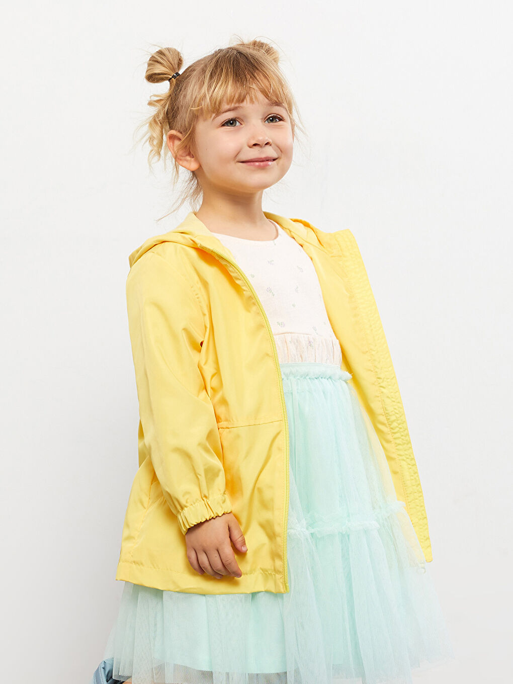Sarı Kapüşonlu Uzun Kollu Baskılı Kız Bebek Yağmurluk