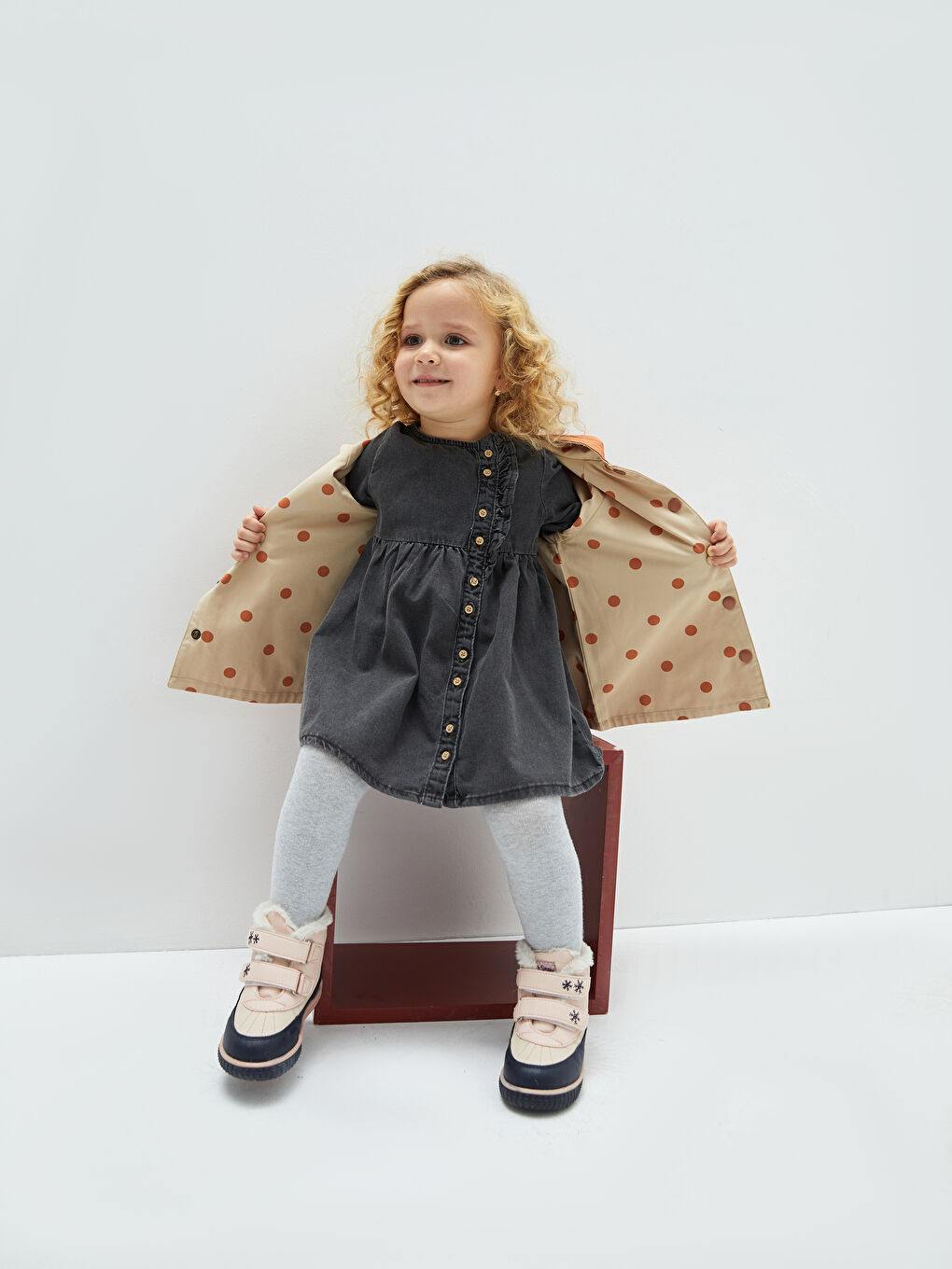 Bej Kapüşonlu Uzun Kollu Baskılı Kız Bebek Çift Taraflı Mont-1