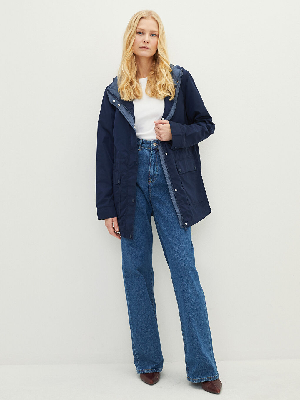 Әйелдерге арналған капюшонды ұзын жеңді қалтасы бар жаңбырға арналған күрте-2