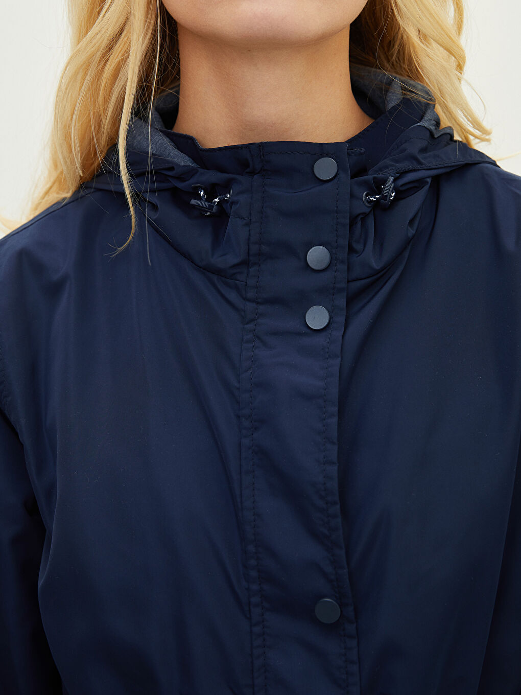 Әйелдерге арналған капюшонды ұзын жеңді қалтасы бар жаңбырға арналған күрте-4