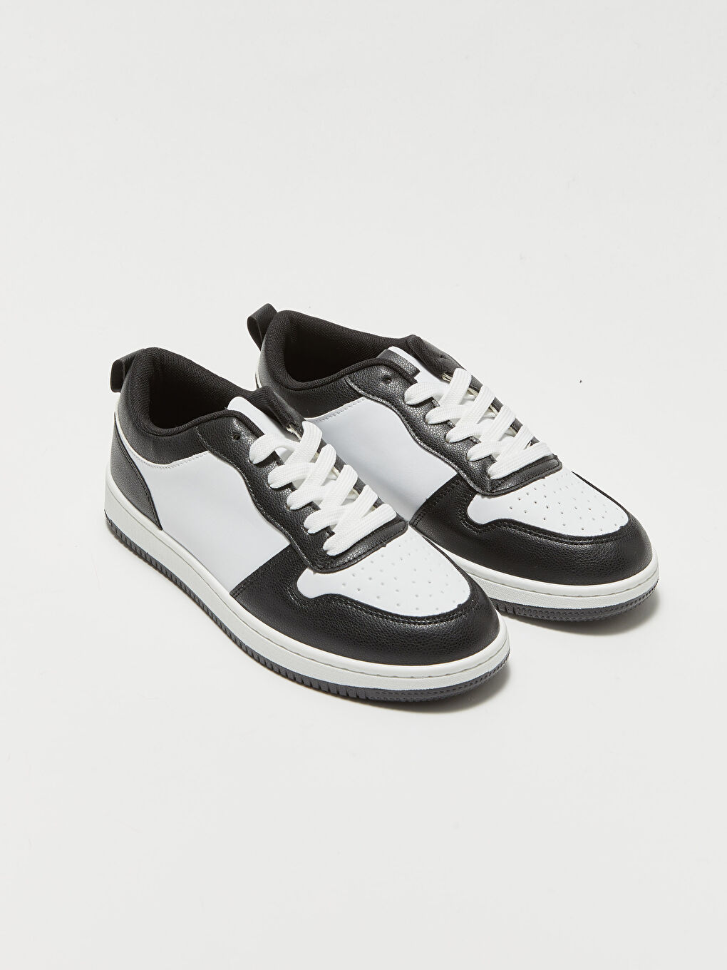 Кроссовки Мужские с Цветовым Блоком и Шнуровкой