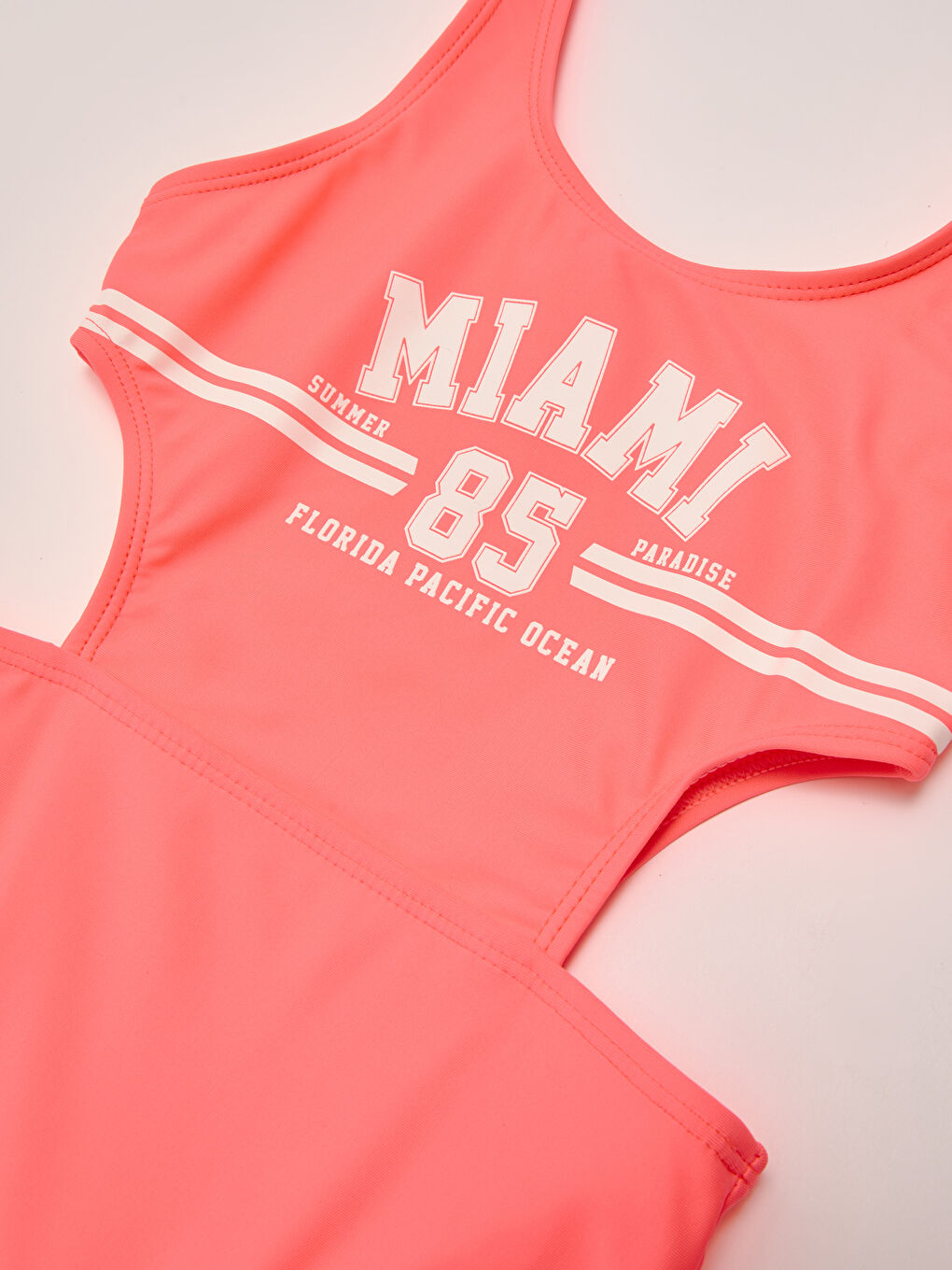 LCW Kids Štampani jednodelni kupaći kostim za devojčice od fleksibilnog materijala -S22167Z4-J1A
