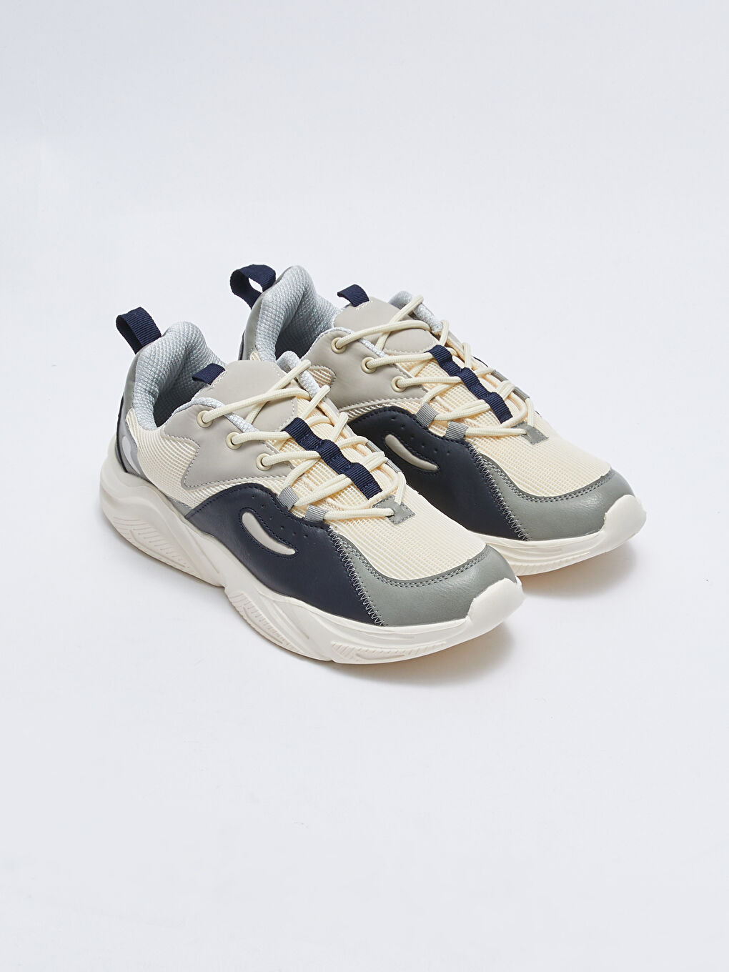 سنيكرز رياضي للرجال برباط بلوك الألوان