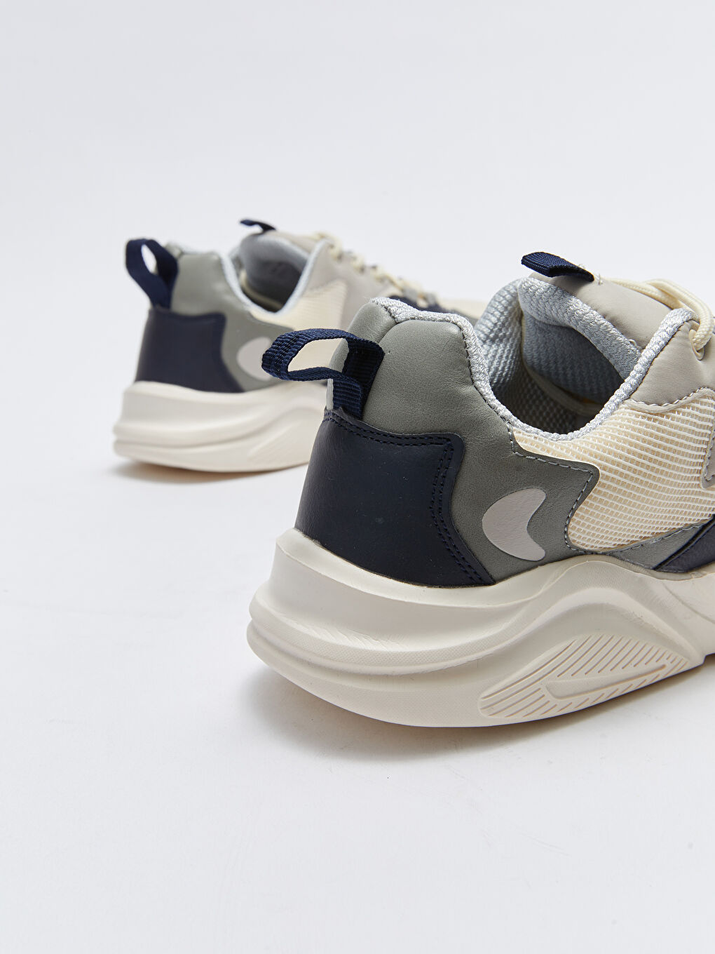 سنيكرز رياضي للرجال برباط بلوك الألوان-4