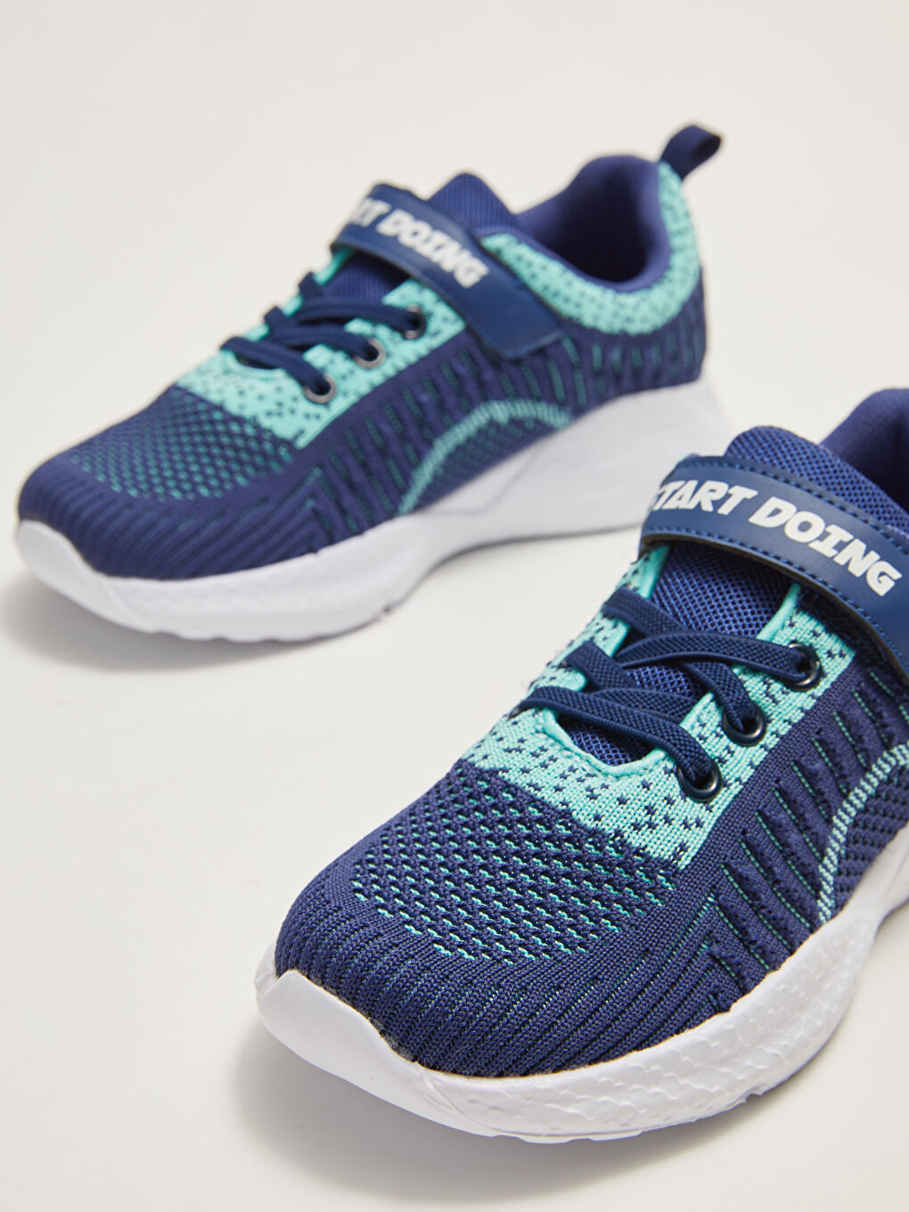 Laces and Hook-and-Loop Color Block Boys' Sports Shoes-3