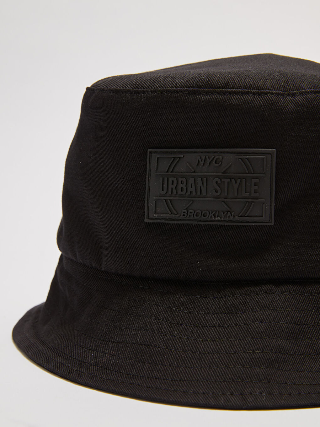 Siyah Etiket Baskılı Kadın Bucket Şapka-4