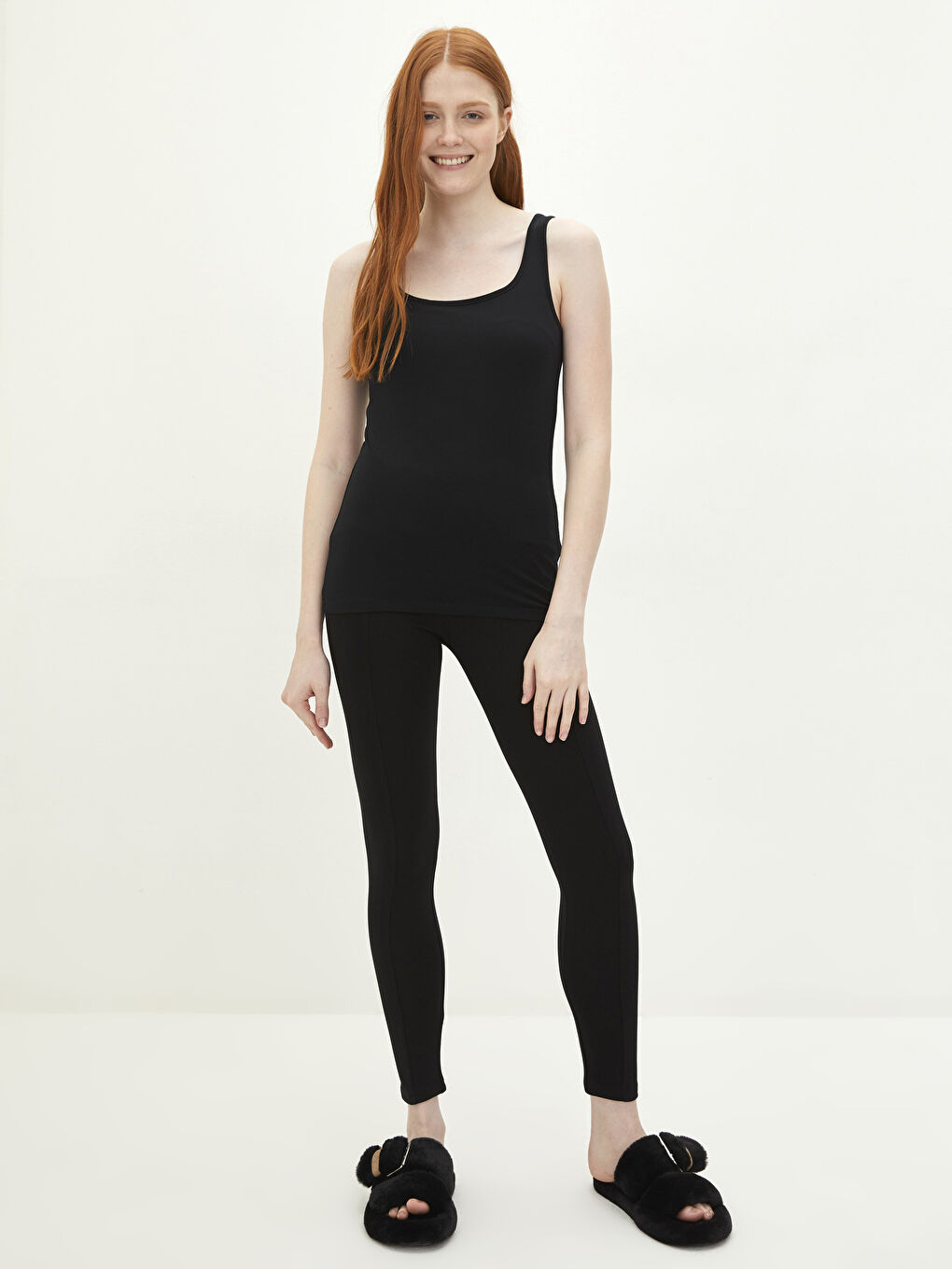 Siyah U Yaka Düz Pamuklu Kadın Atlet-2