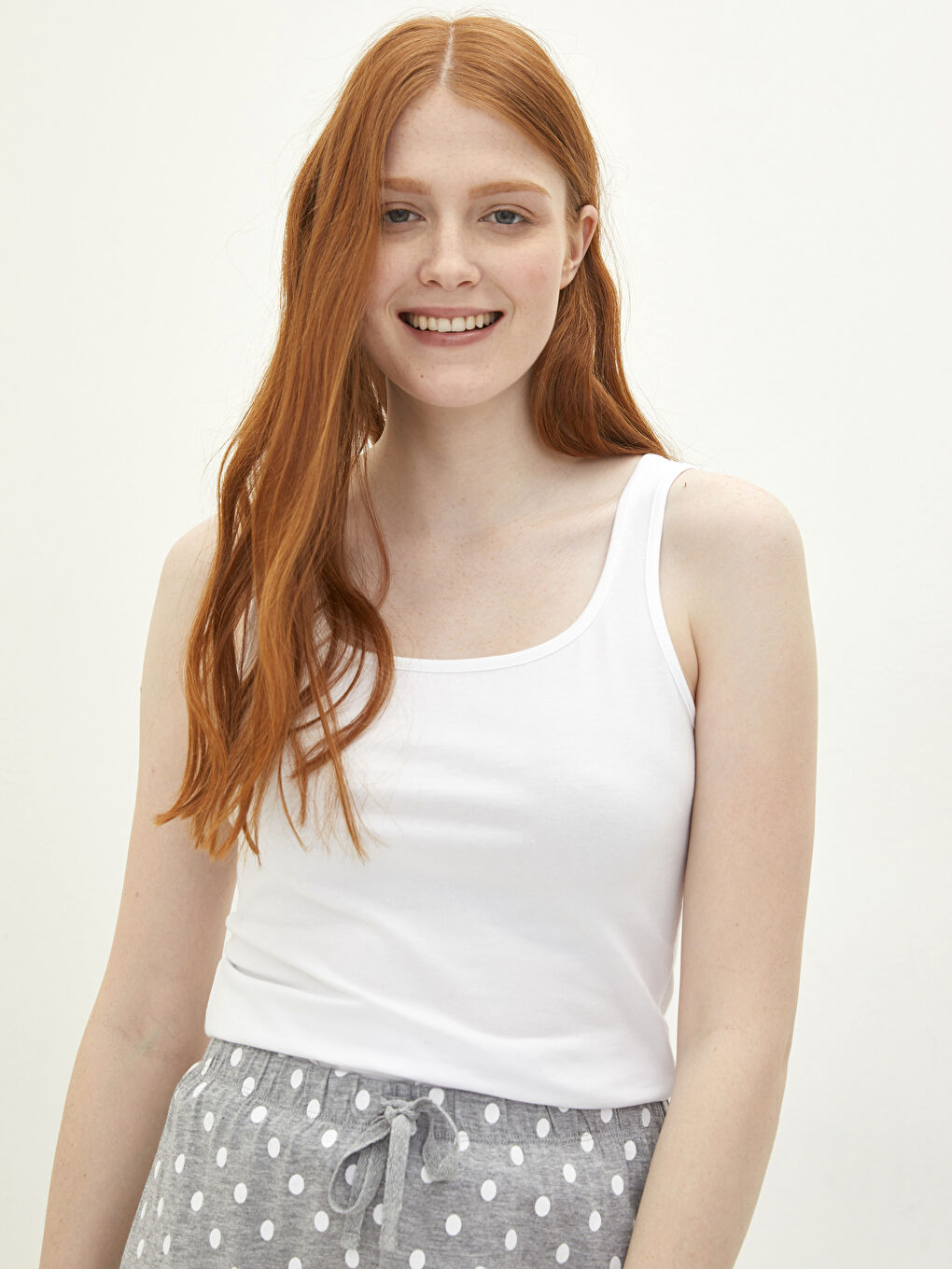 Beyaz U Yaka Düz Pamuklu Kadın Atlet