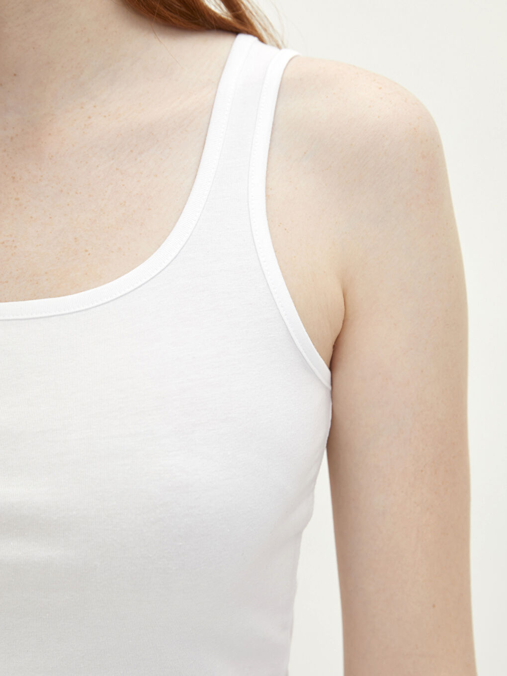 Beyaz U Yaka Düz Pamuklu Kadın Atlet-3