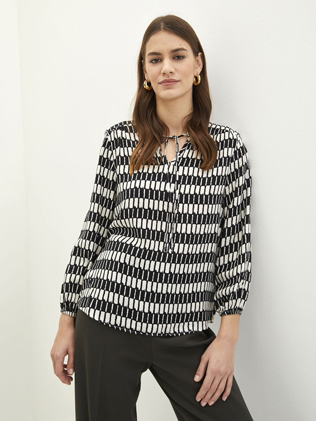 Bej Bağlamalı Yaka Desenli Uzun Kollu Viskon Kadın Bluz