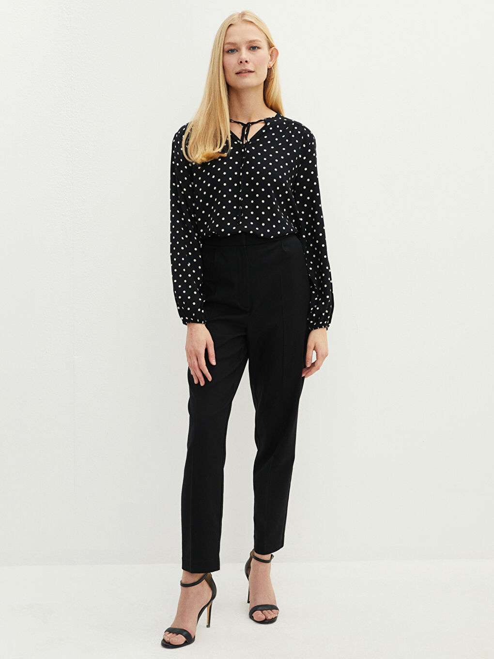 بلوزة للسيدات بأكمام طويلة وياقة مربوطة ونقشة منقوشة من قماش الفيسكوز-2