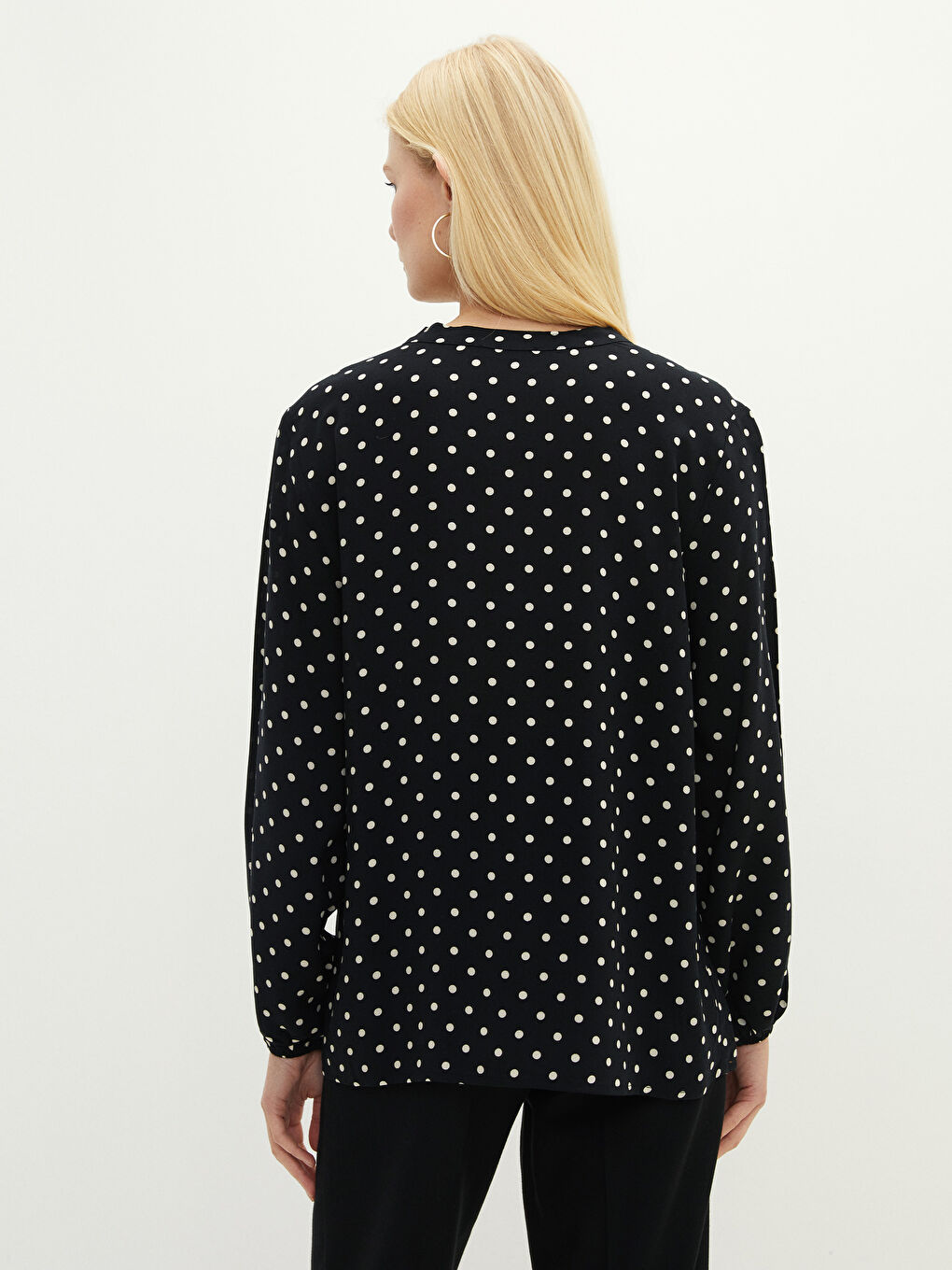 بلوزة للسيدات بأكمام طويلة وياقة مربوطة ونقشة منقوشة من قماش الفيسكوز-4