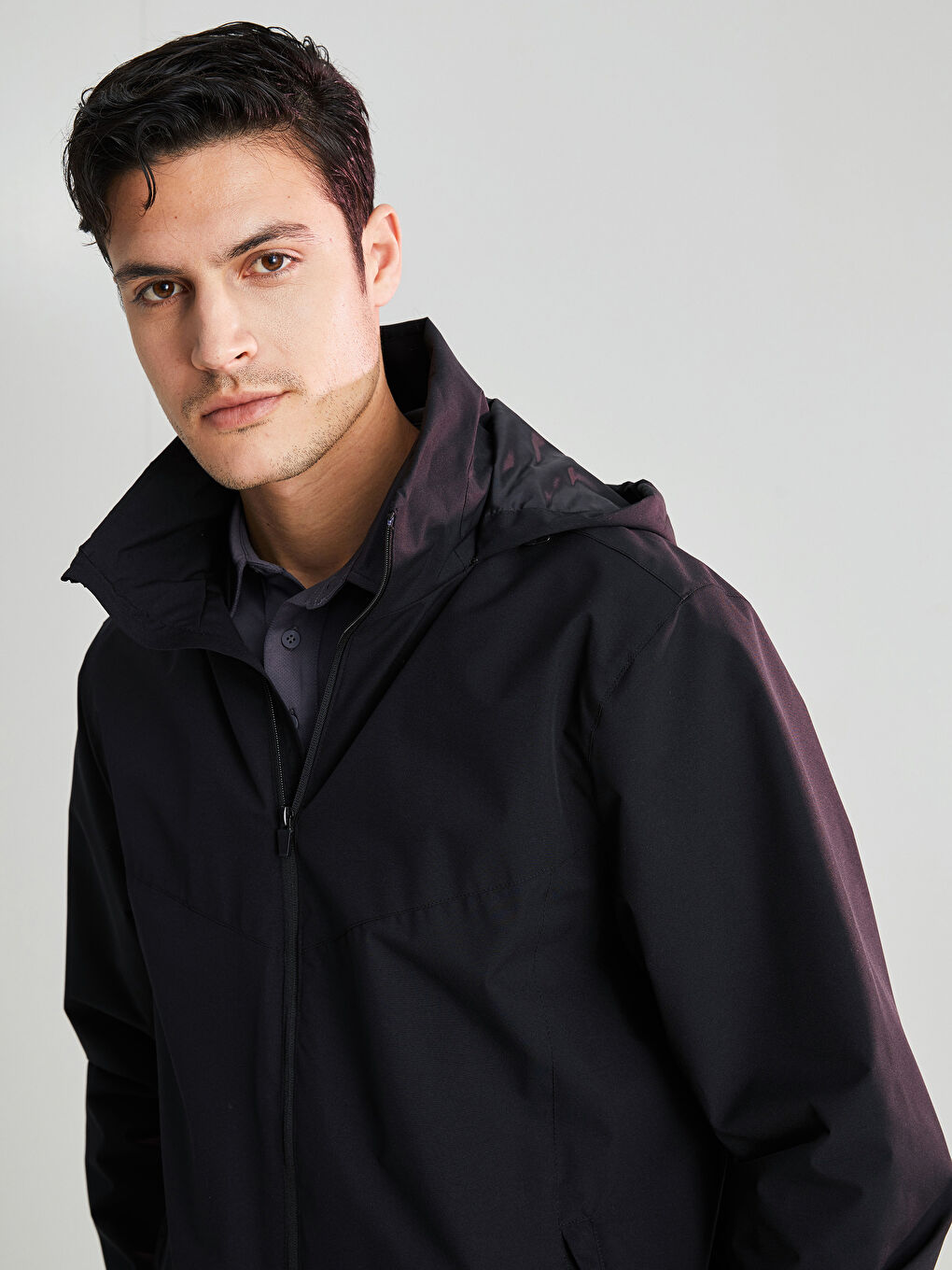 Impermeabil Regular Fit cu Glugă pentru Bărbați-3