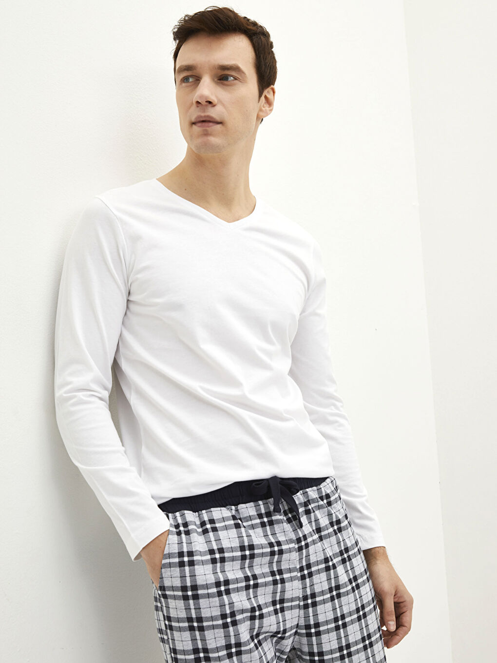 Beyaz V Yaka Uzun Kollu Pamuklu Erkek Atlet