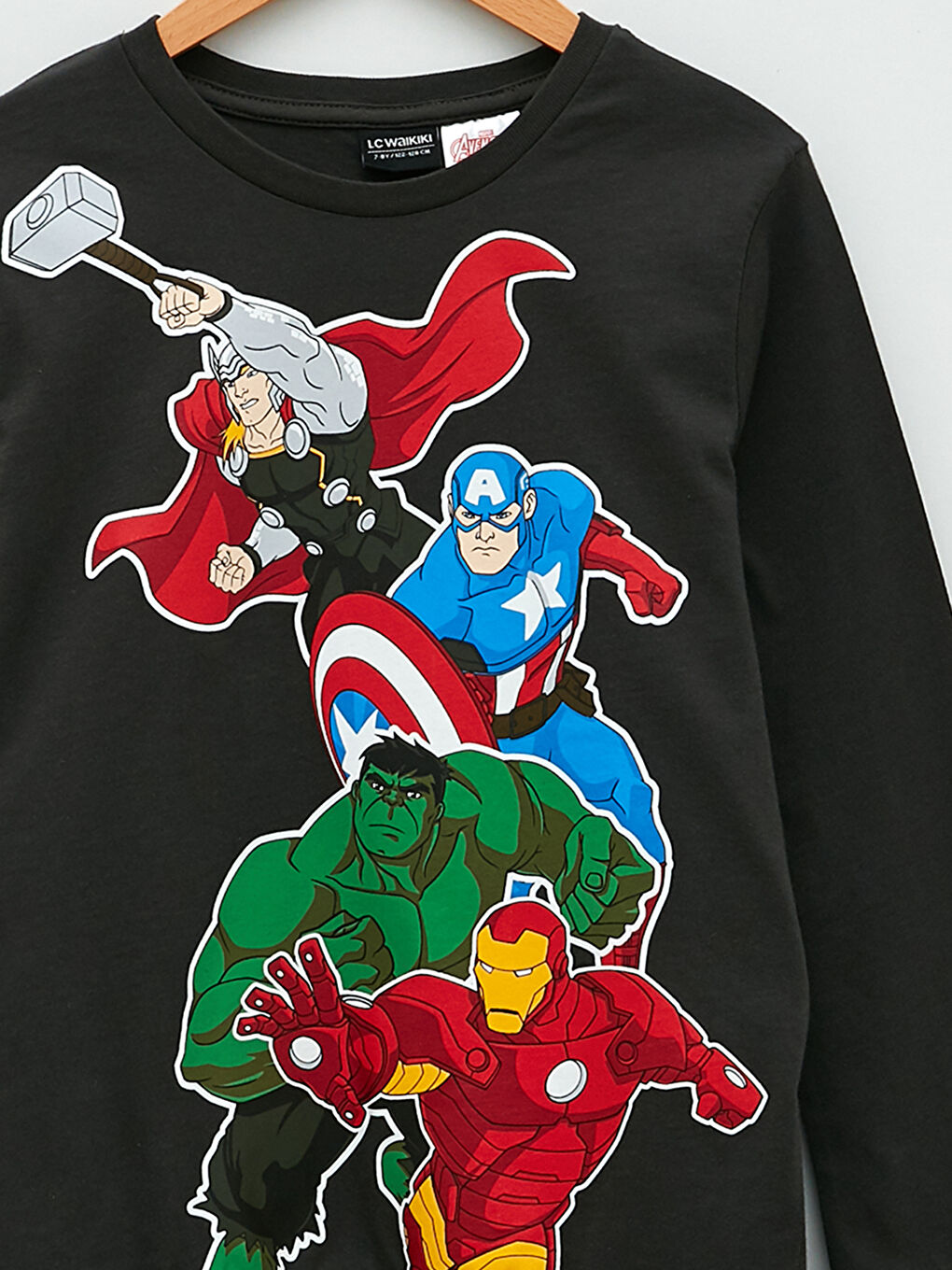 LCW Kids Суитшърт за момчета Avengers с принт, дълъг ръкав и кръгло деколте -S22673Z4-JTK