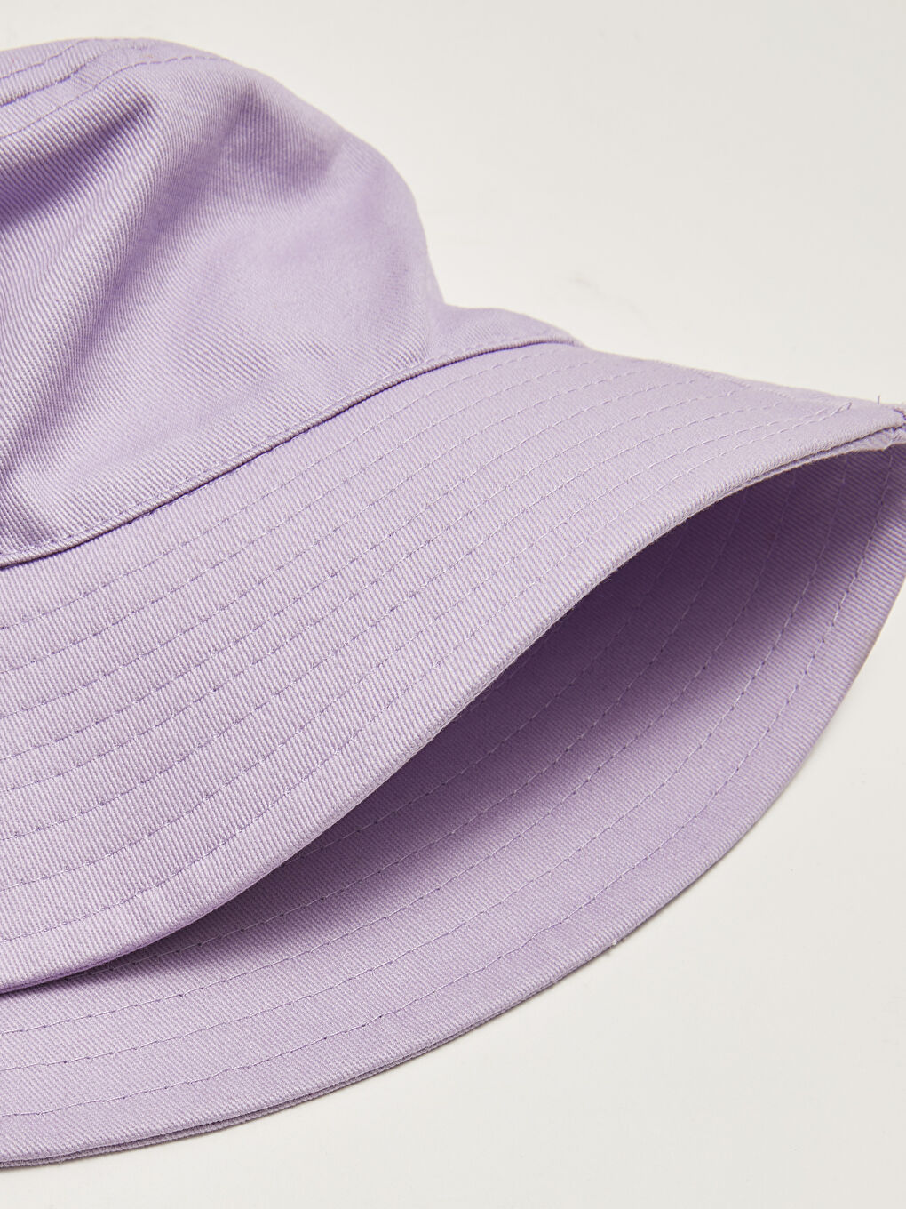 كاب بناتي بتفاصيل علامة الماركة-2