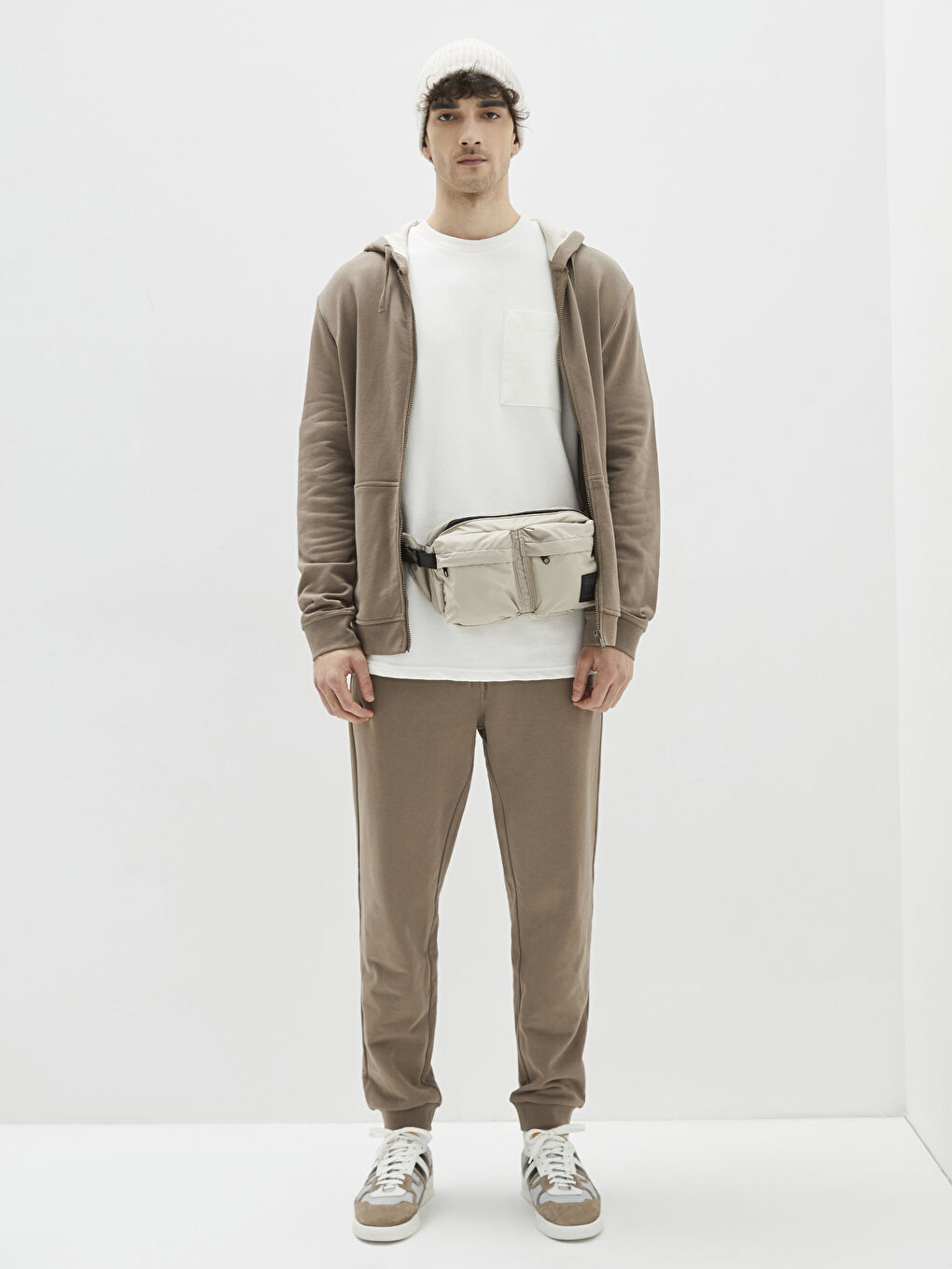 Bej Etiket Detaylı Erkek Bel Çantası-1