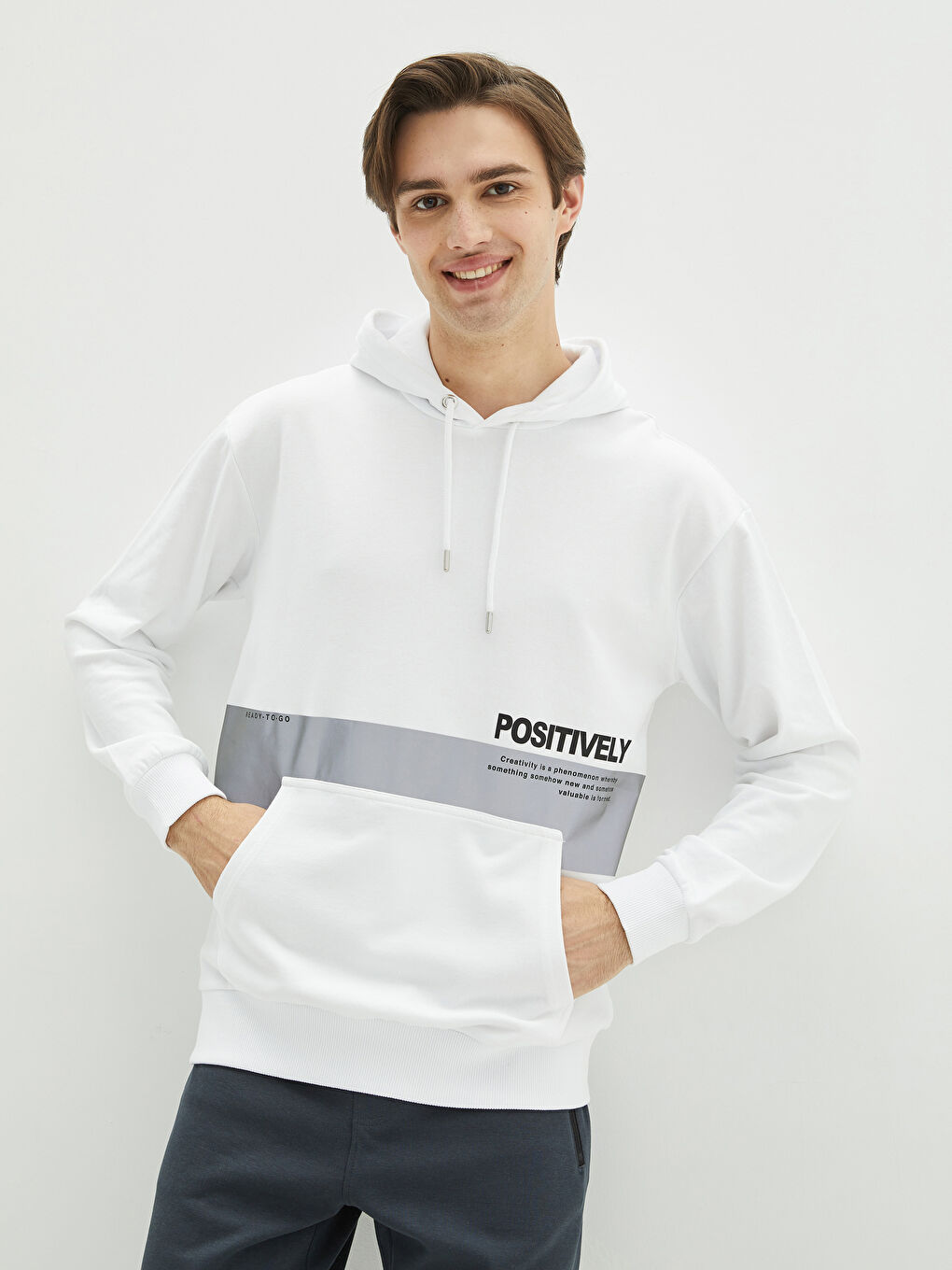 Beyaz Uzun Kollu Baskılı Erkek Hoodie-1