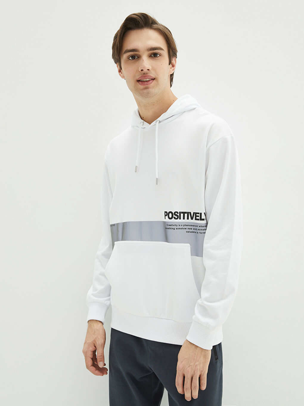 Beyaz Uzun Kollu Baskılı Erkek Hoodie-3