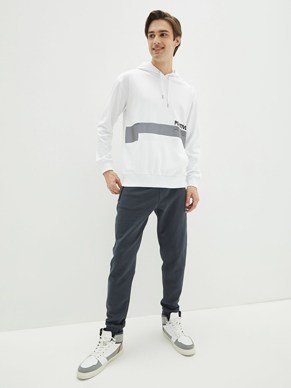 Beyaz Uzun Kollu Baskılı Erkek Hoodie-9